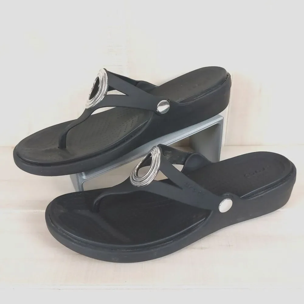 Crocs Sanrah Beveled Circle Sandals Women's Size 10 Black Flip Flops